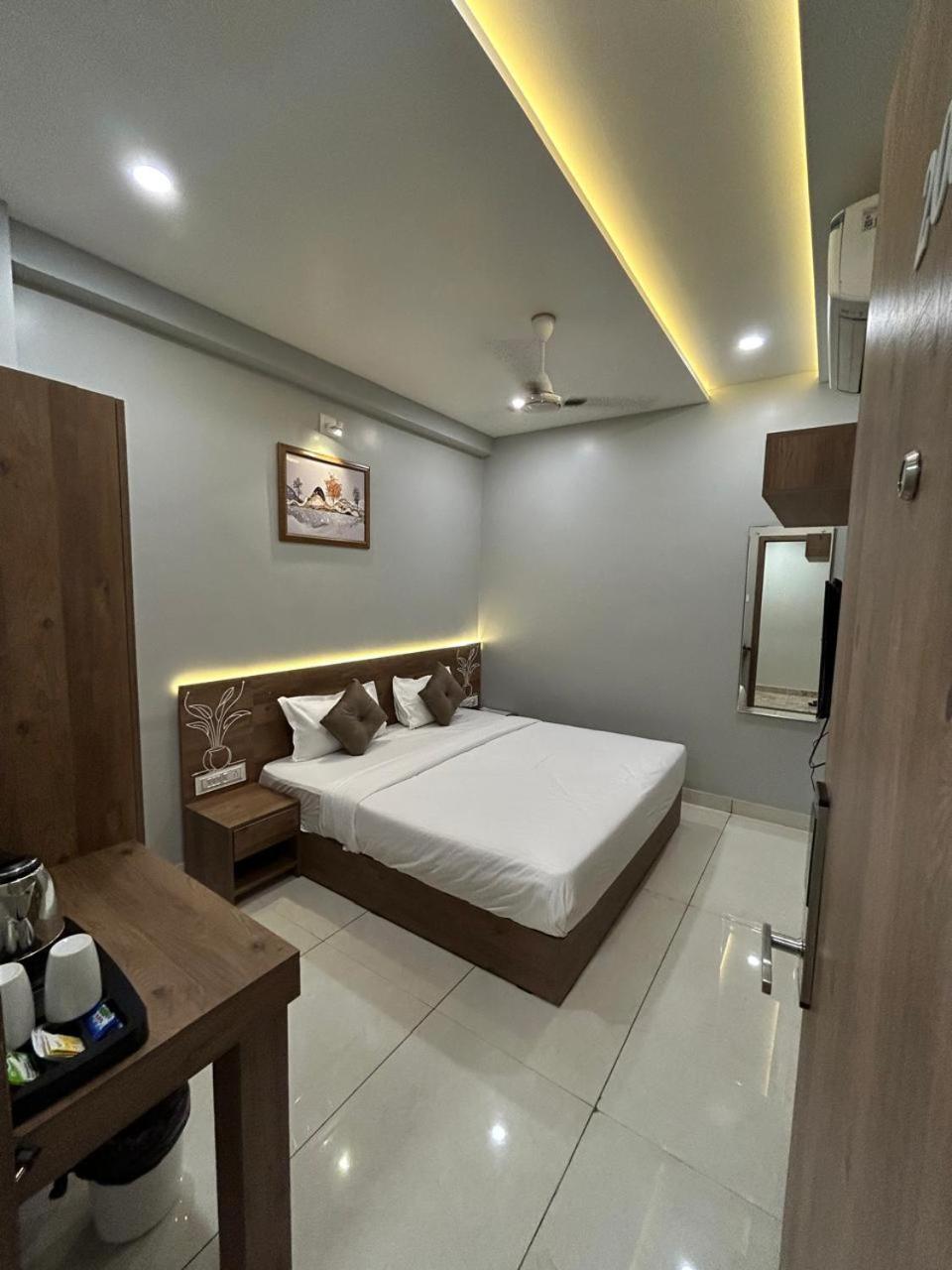 Hotel Holiday Icon Дварка Экстерьер фото
