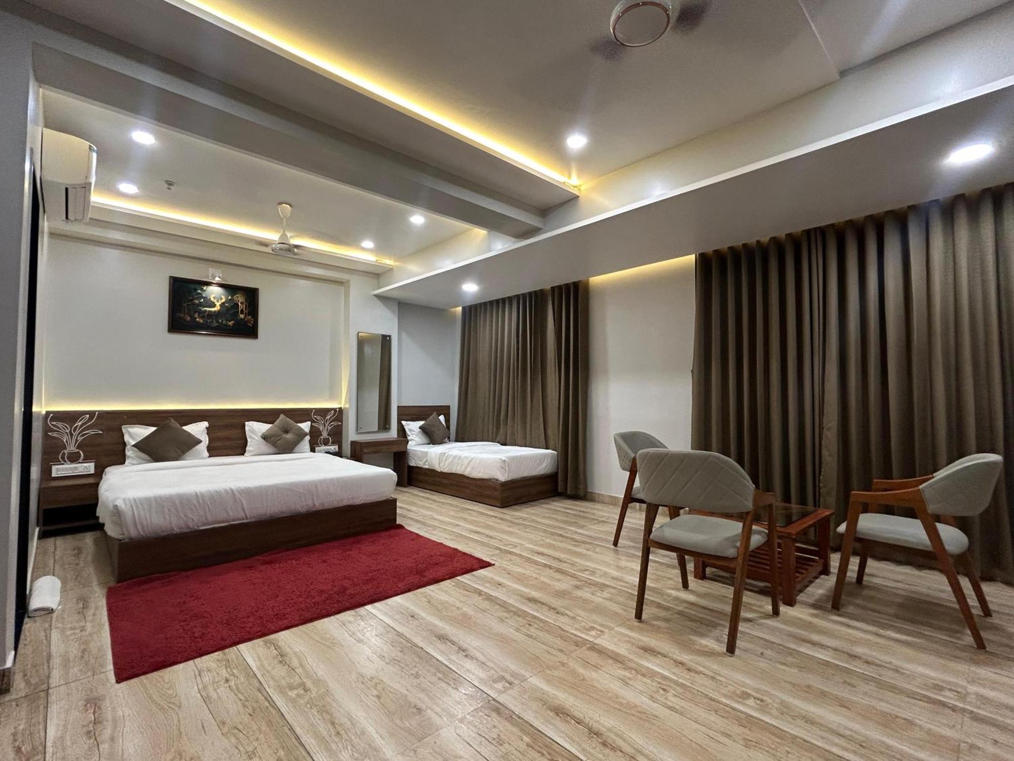 Hotel Holiday Icon Дварка Экстерьер фото