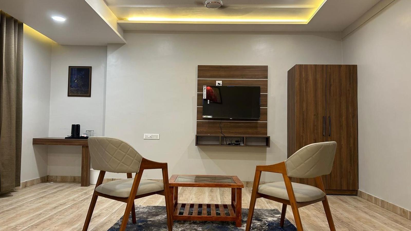 Hotel Holiday Icon Дварка Экстерьер фото