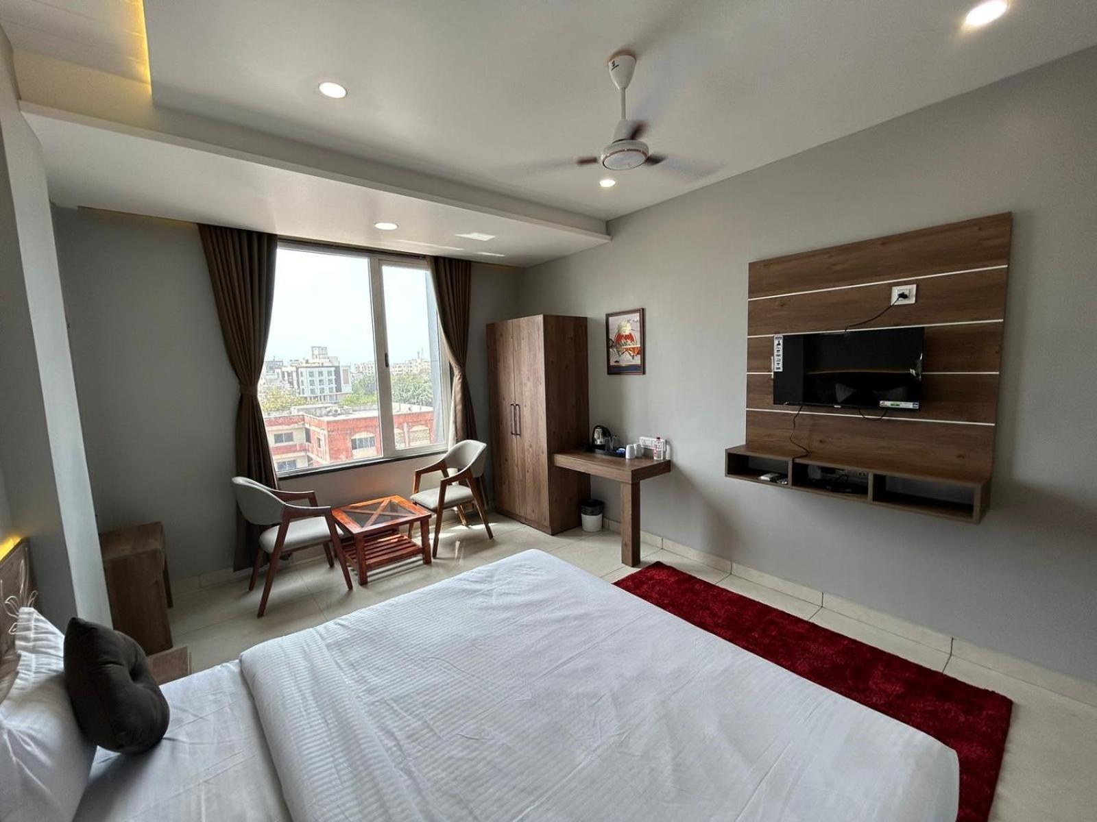 Hotel Holiday Icon Дварка Экстерьер фото